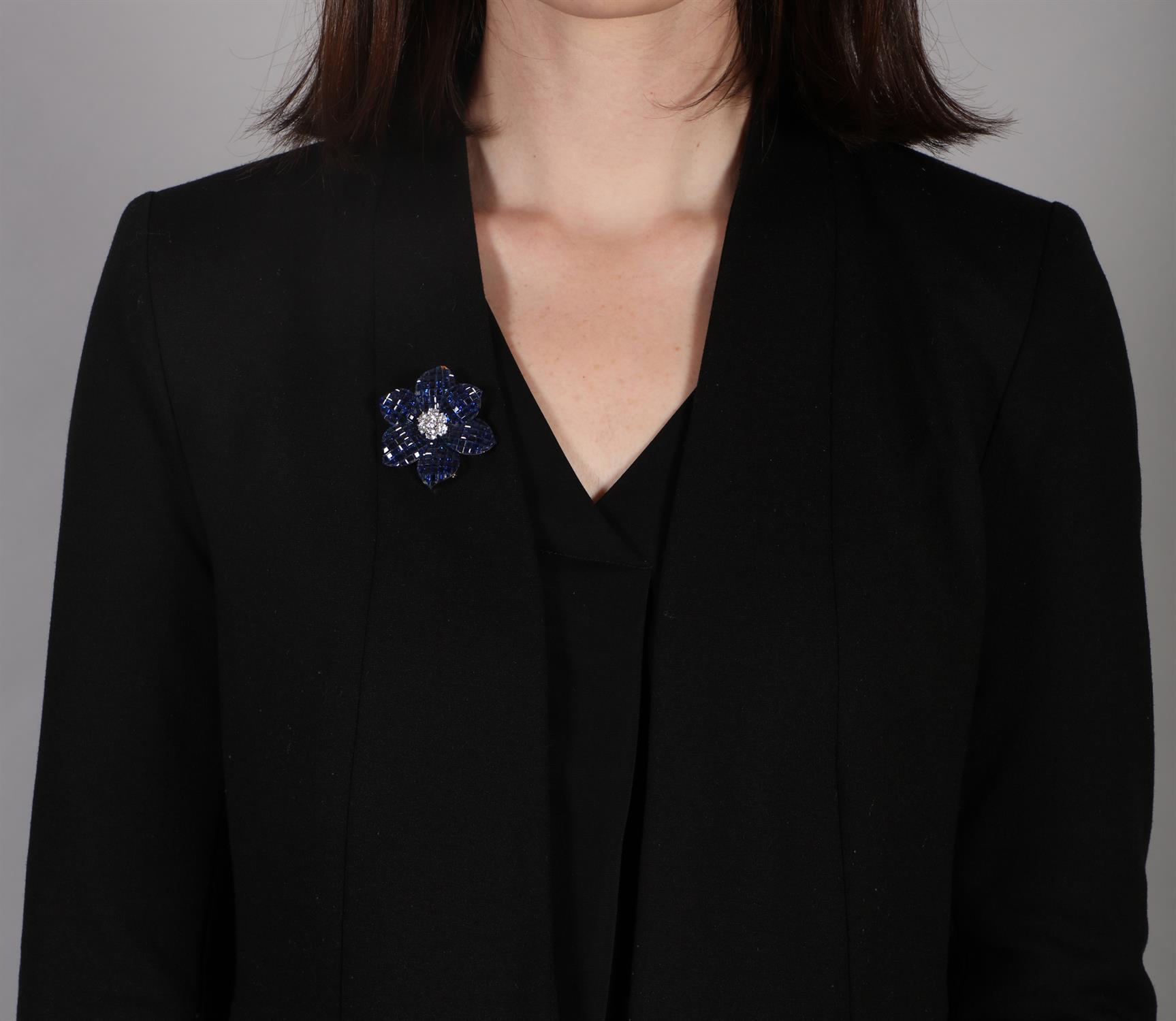 A RARE & COLLECTIBLE MYSTERY-SET SAPPHIRE AND DIAMOND FLOWER BROOCH, BY VAN CLEEF & ARPELS The - Image 5 of 14