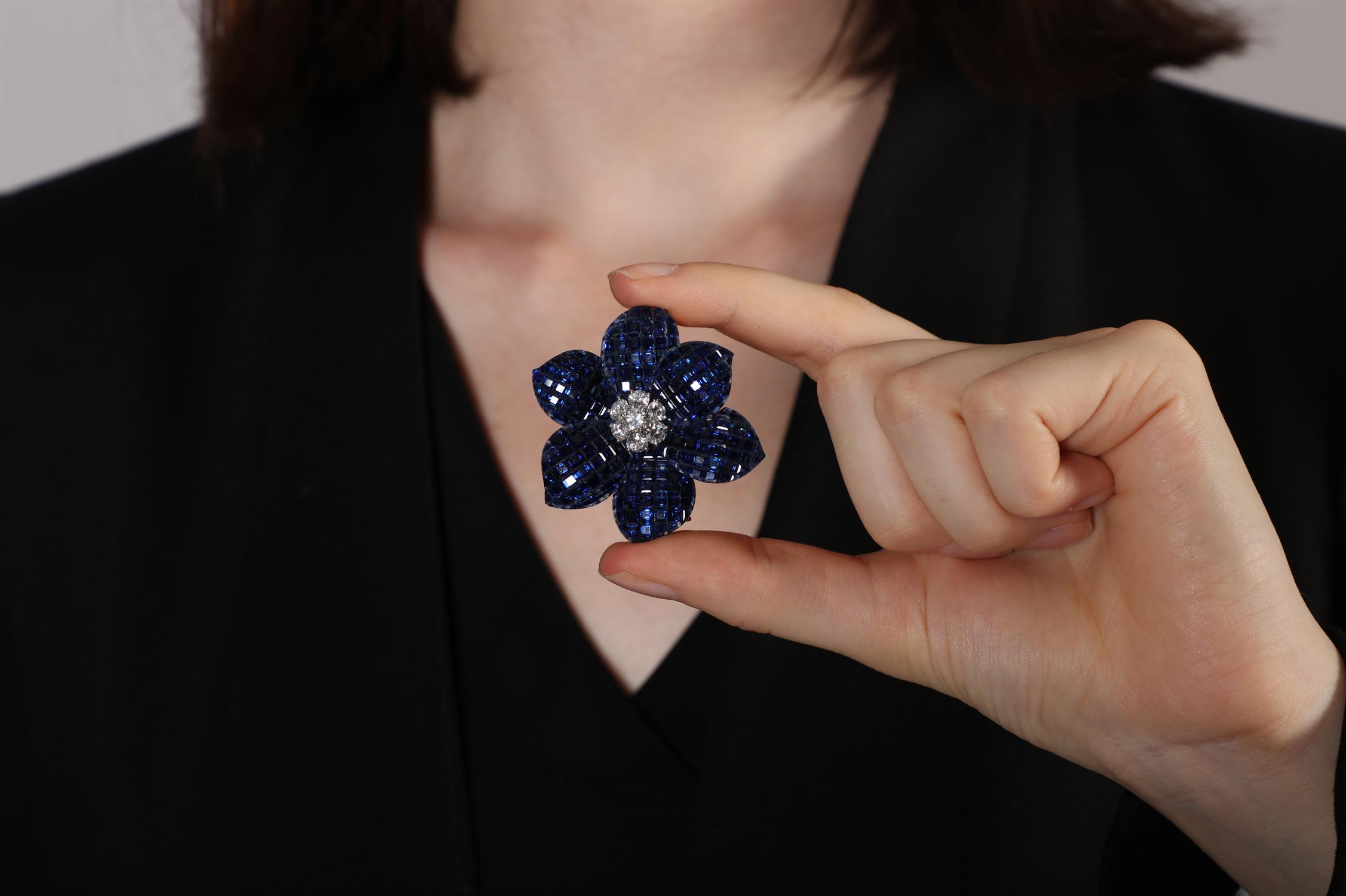 A RARE & COLLECTIBLE MYSTERY-SET SAPPHIRE AND DIAMOND FLOWER BROOCH, BY VAN CLEEF & ARPELS The - Image 7 of 14