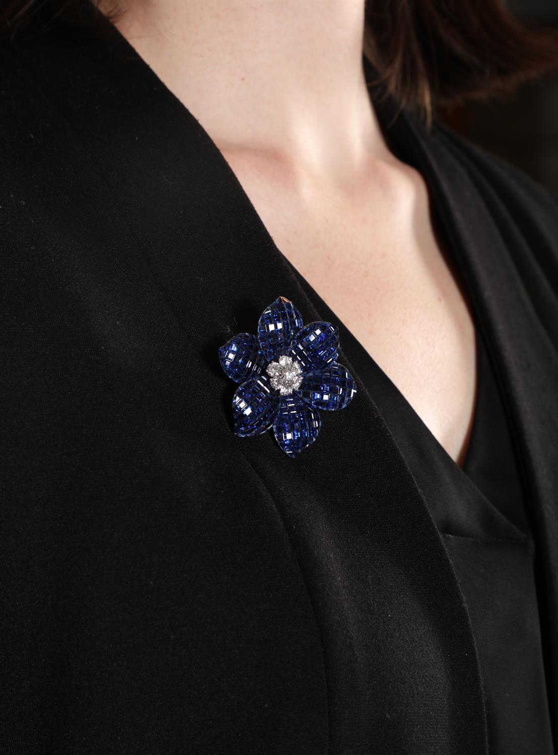 A RARE & COLLECTIBLE MYSTERY-SET SAPPHIRE AND DIAMOND FLOWER BROOCH, BY VAN CLEEF & ARPELS The - Image 4 of 14