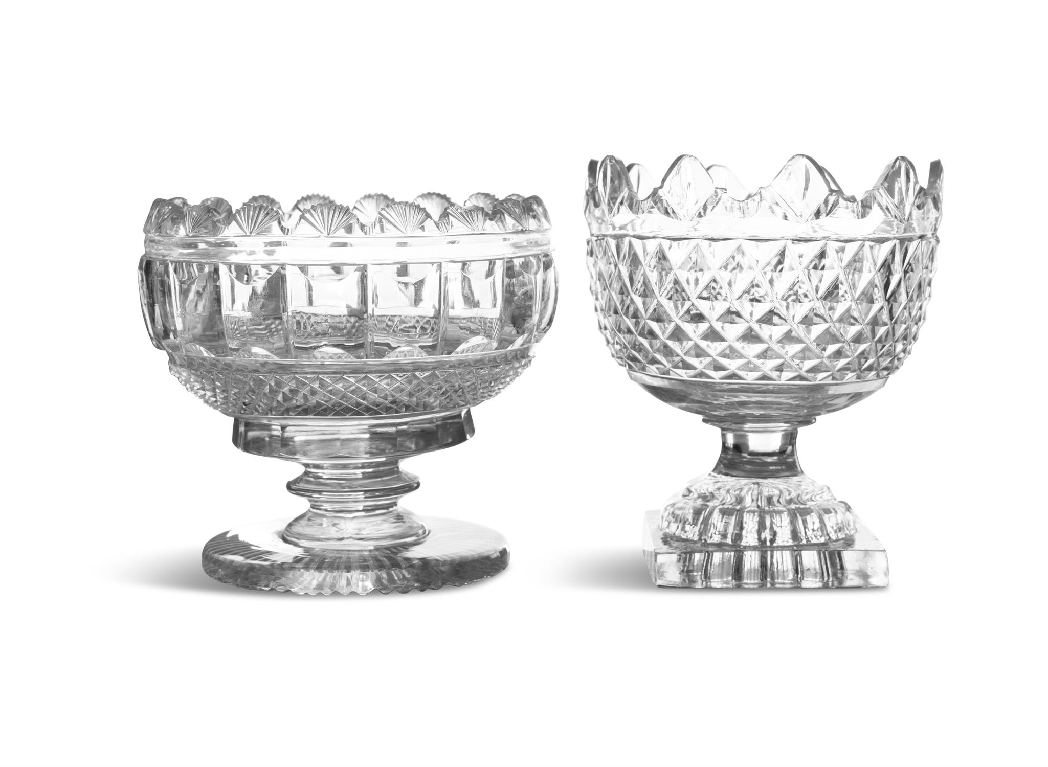 A SMALL DIAMOND-CUT BON-BON URN c. 1790, Cork or Waterford, with 'monteith' rim on moulded 'lemon