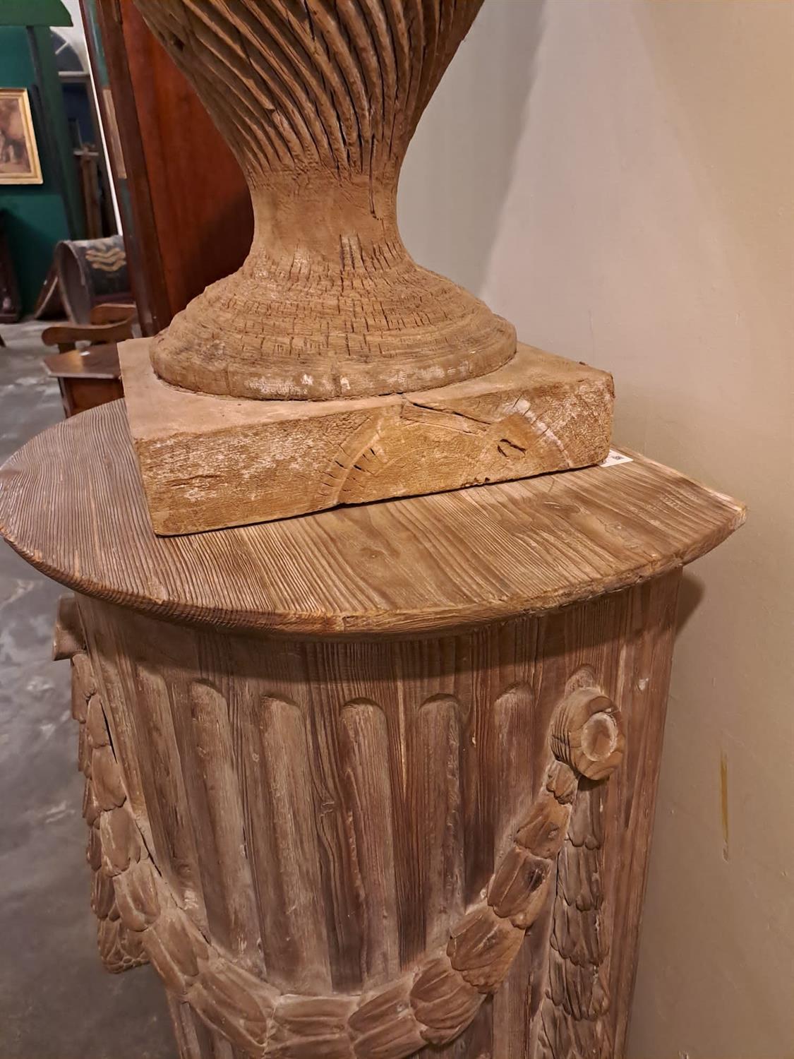 A 19TH CENTURY CARVED PINE PEDESTAL, of demi-lune shape, with stop-fluting and classical swags, - Bild 6 aus 11