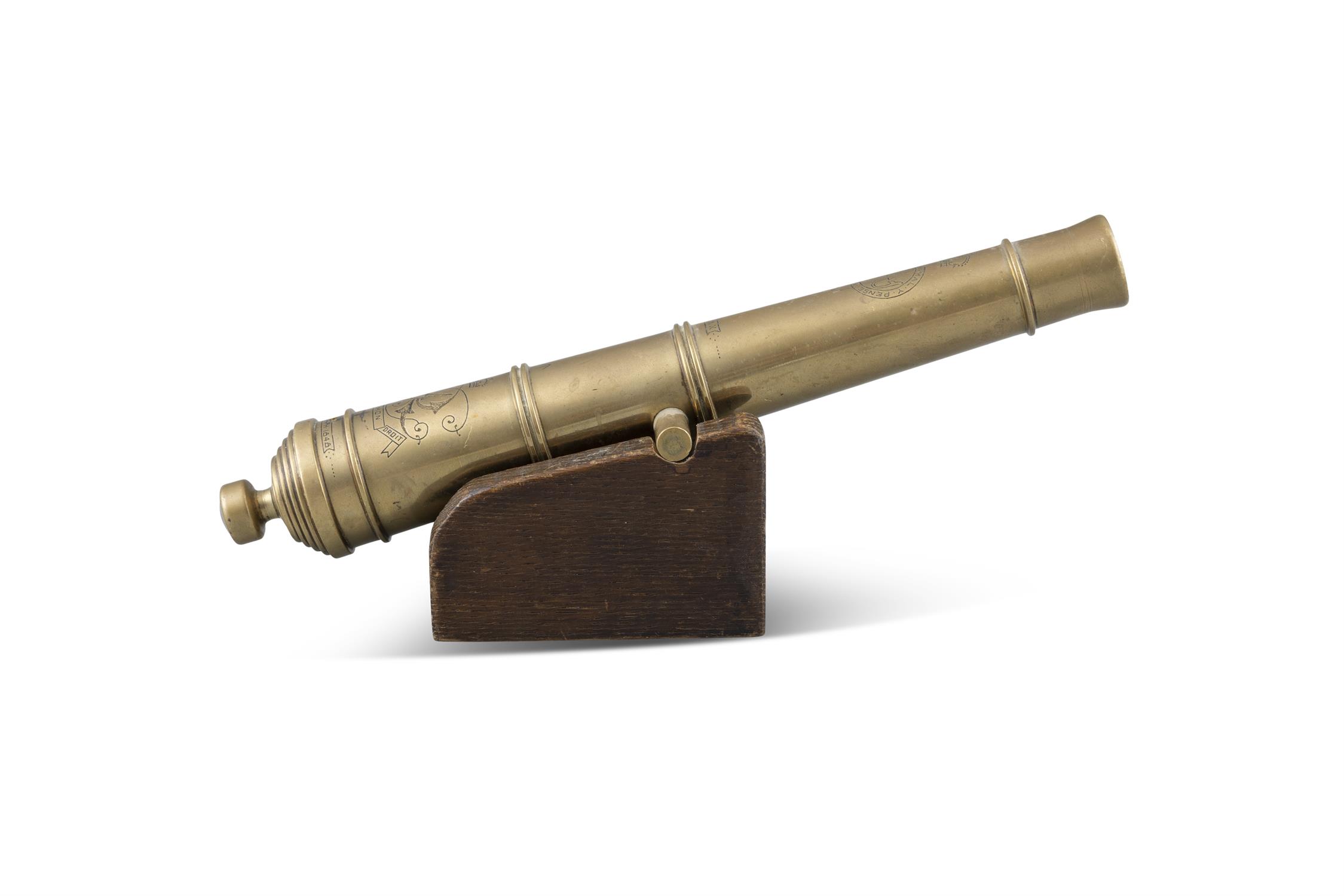 A 19TH CENTURY PERCUSSION ACTION BRASS AND OAK FRAMED SIGNAL CANNON, the detachable four ring - Bild 2 aus 5