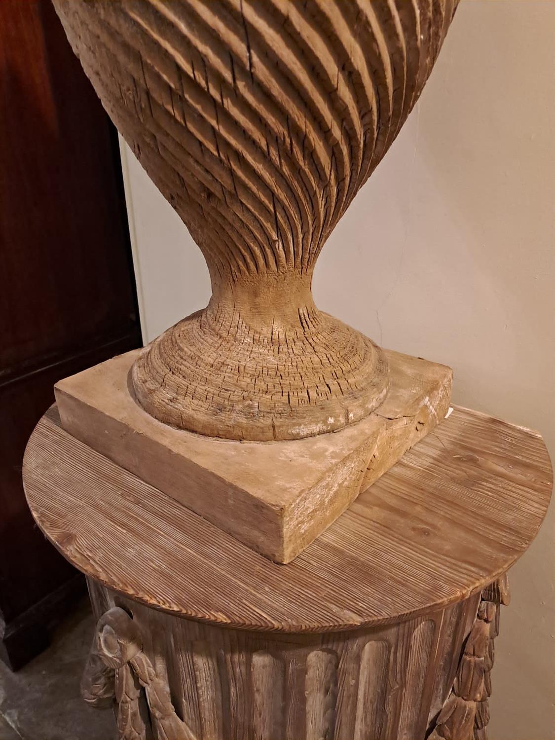 A 19TH CENTURY CARVED PINE PEDESTAL, of demi-lune shape, with stop-fluting and classical swags, - Bild 9 aus 11