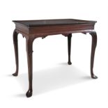 AN IRISH 18TH CENTURY MAHOGANY RECTANGULAR SILVER TABLE, with shaped cavetto top above a plain