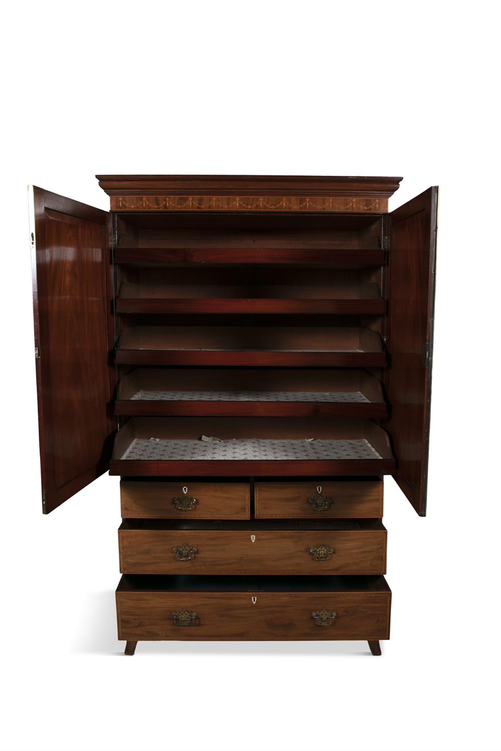 § A GEORGE III INLAID MAHOGANY AND CROSSBANDED LINEN PRESS, the stepped moulded pediment above a - Bild 3 aus 10