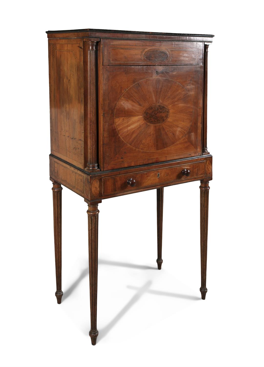 A GEORGE III YEWOOD VENEERED SECRETAIRE CABINET, probably Irish, the crossbanded rectangular top - Bild 3 aus 3