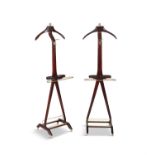 FRATELLI REGUITTI A pair of valet stands by Fratelli Reguitti with maker's stamp, Italy, c. 1950.