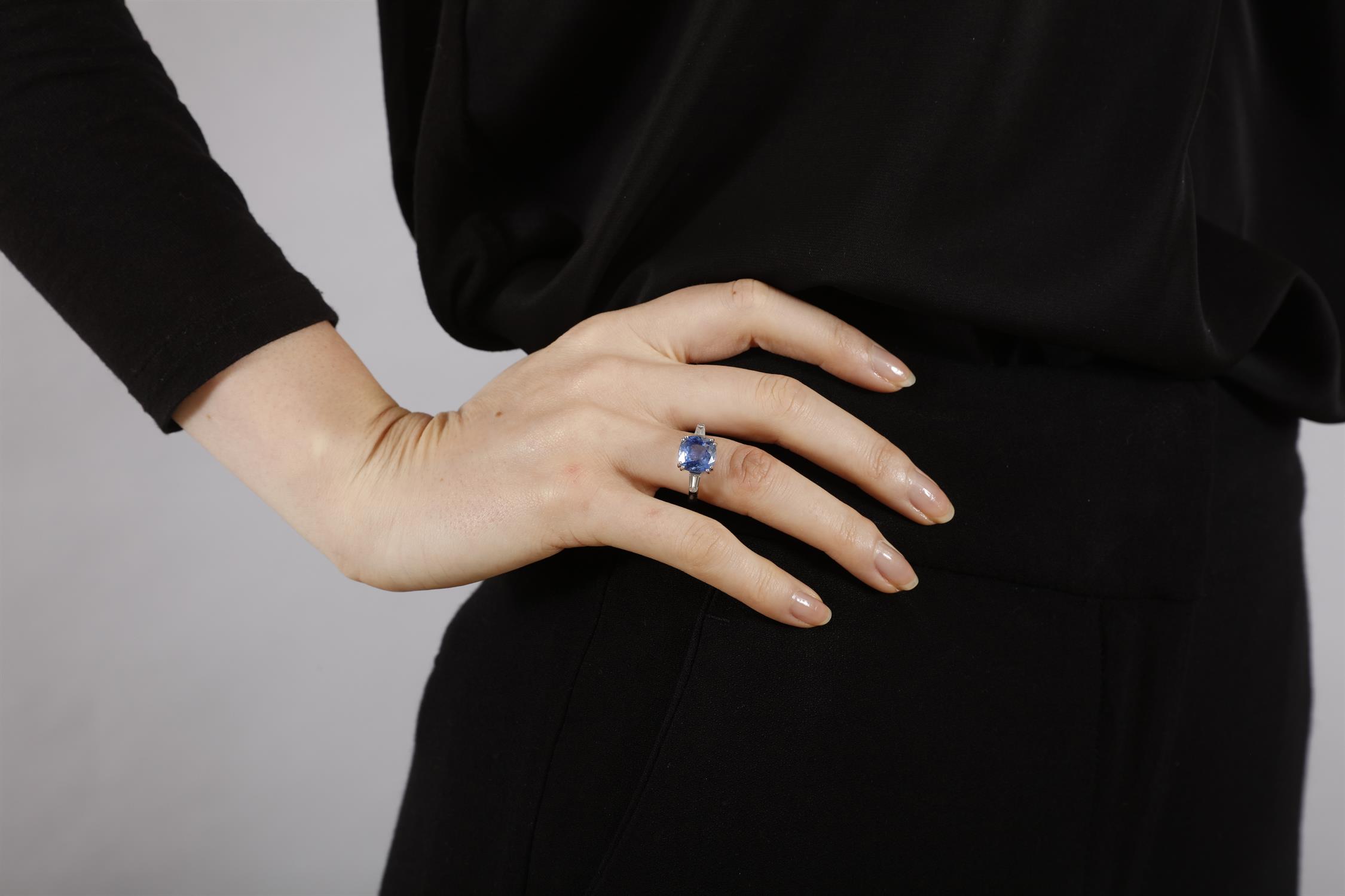 A SAPPHIRE AND DIAMOND DRESS RING The cushion-shaped sapphire weighing approximately 5. - Image 6 of 6