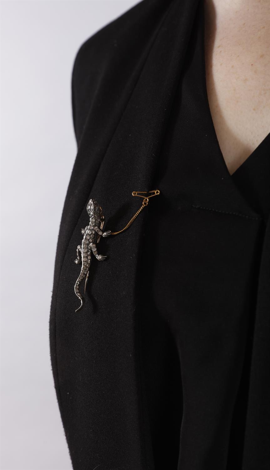 A LATE 19TH CENTURY DIAMOND AND RUBY NOVELTY BROOCH, CIRCA 1880 Modelled as a lizard, - Image 5 of 5