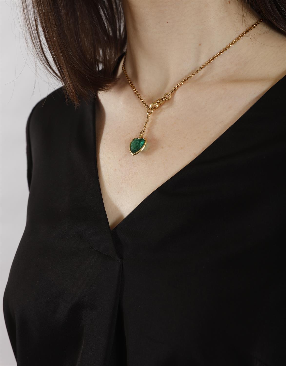 A GREEN PENDANT ON CHAIN, BY POMELLATO The thin cable-link chain suspending a green heart-shaped - Image 7 of 8