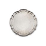 A LARGE IRISH SILVER SALVER IN THE GEORGIAN STYLE Dublin 1977, the plain centre enclosed with a