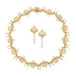 A CULTURED PEARL AND GOLD NECKLACE WITH EARRINGS EN SUITE, ITALIAN, CIRCA 1960, the fancy-link