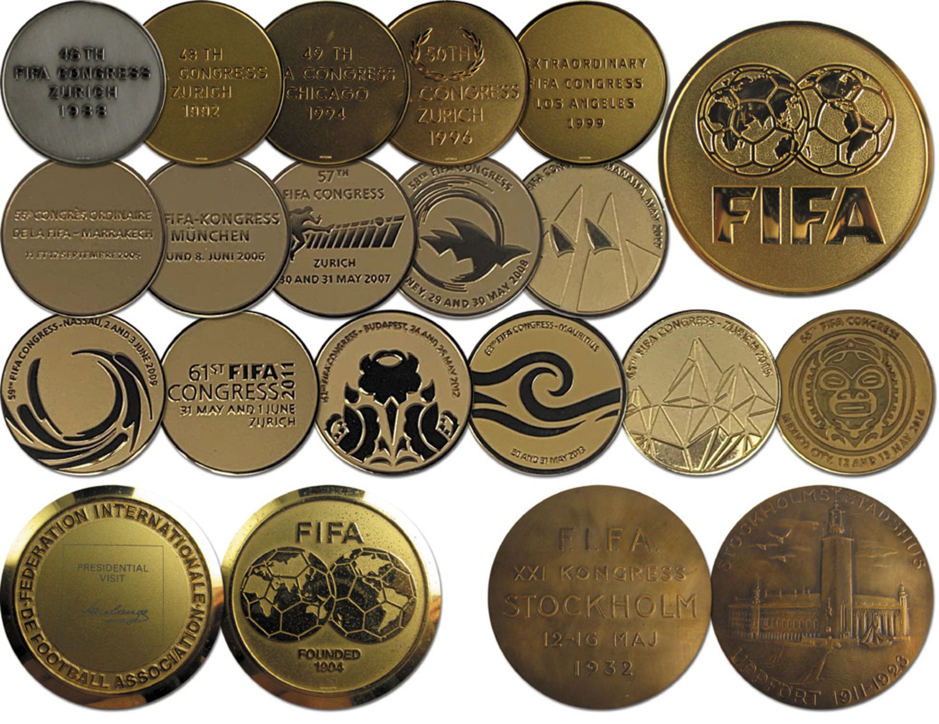 Collection FIFA Congress Participation Medal 18 P - Collection of 18 different FIFA medals from 1932