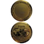 FIFA-Medaille President - „FIFA Presidential Visit. Jose Havelange“, Edelstahl vergoldet, 6,8 cm ca.