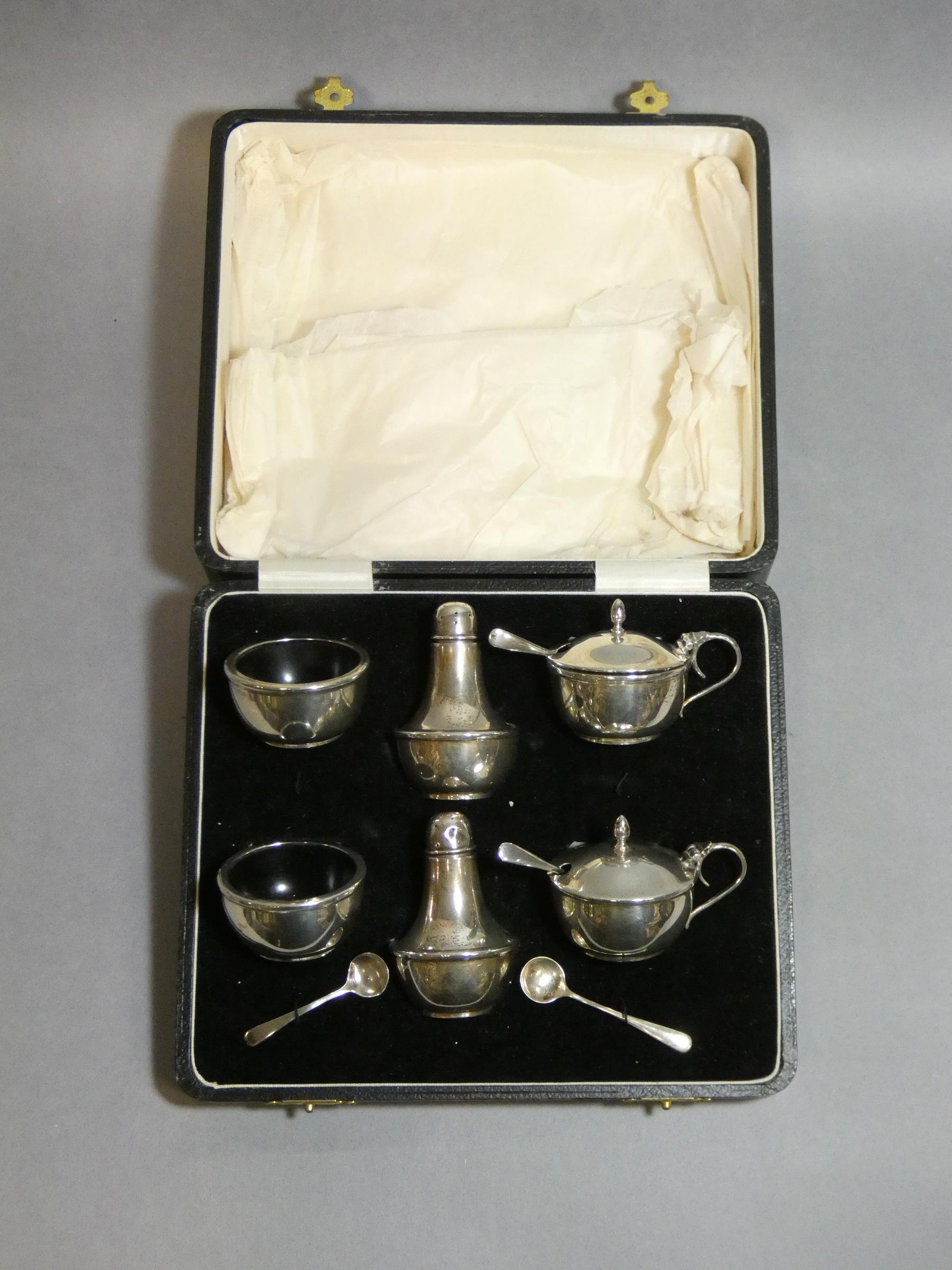 A George V silver condiment set of compressed round form, comprising a pair of mustard pots with - Image 2 of 2