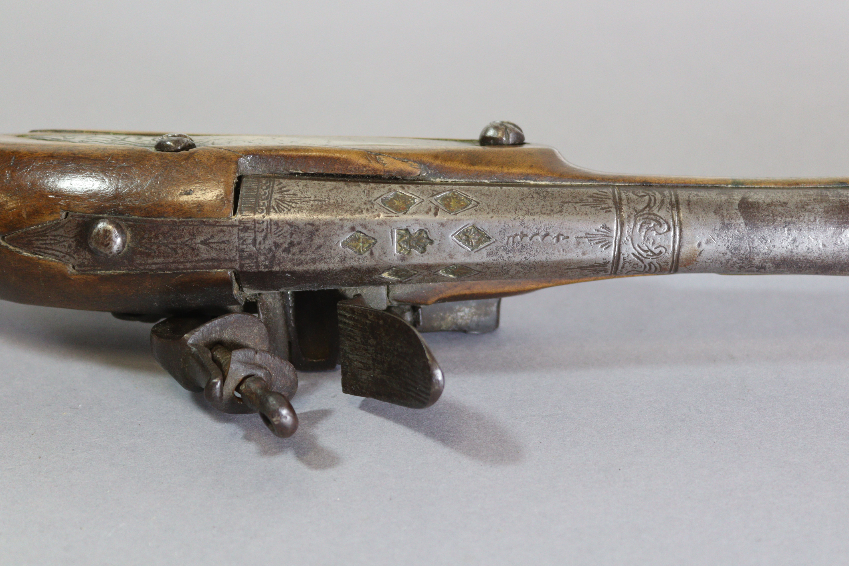 A 19th century Ottoman blunderbuss 'knee' pistol, 19" long. - Image 4 of 8