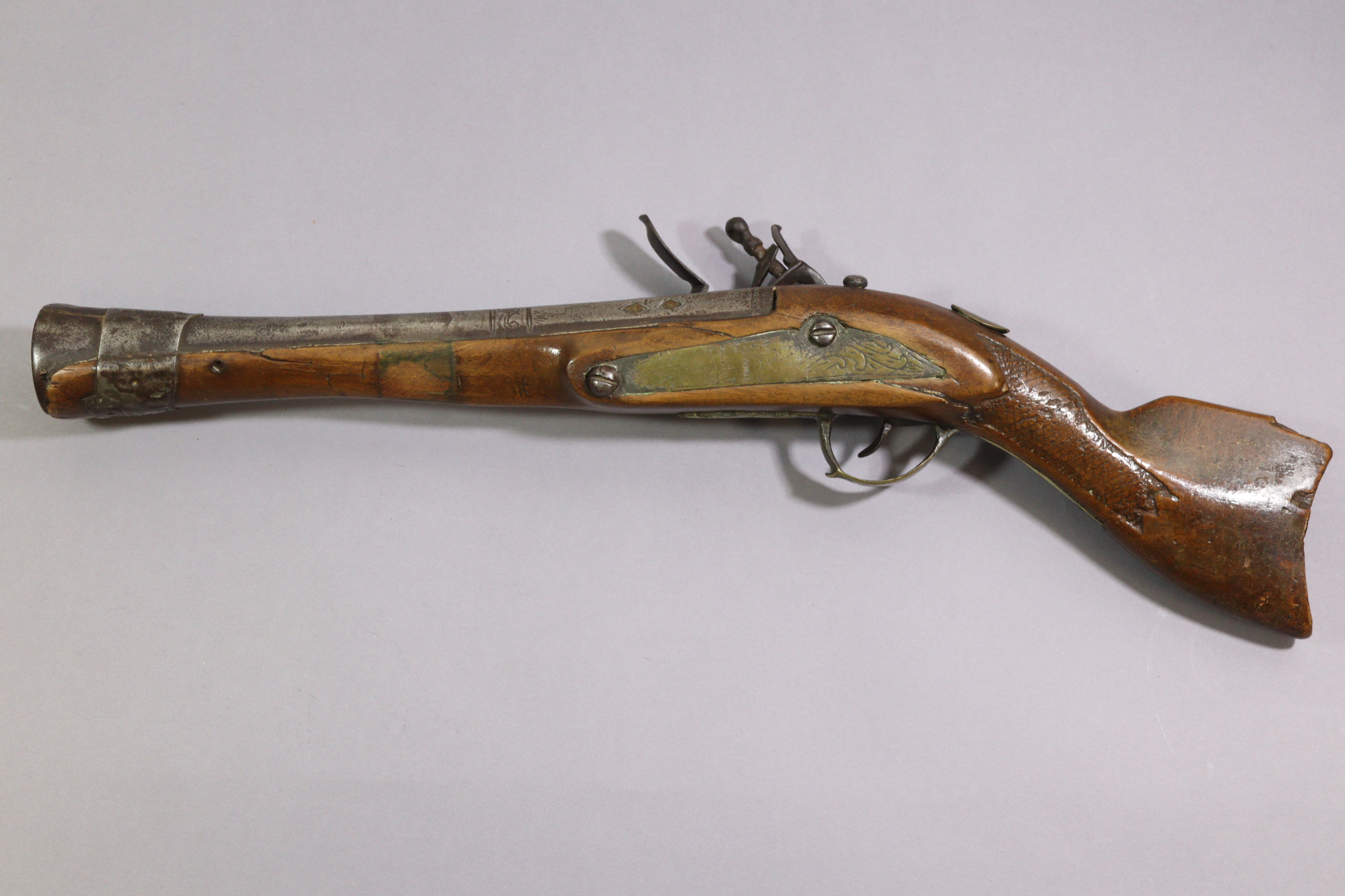 A 19th century Ottoman blunderbuss 'knee' pistol, 19" long. - Image 2 of 8