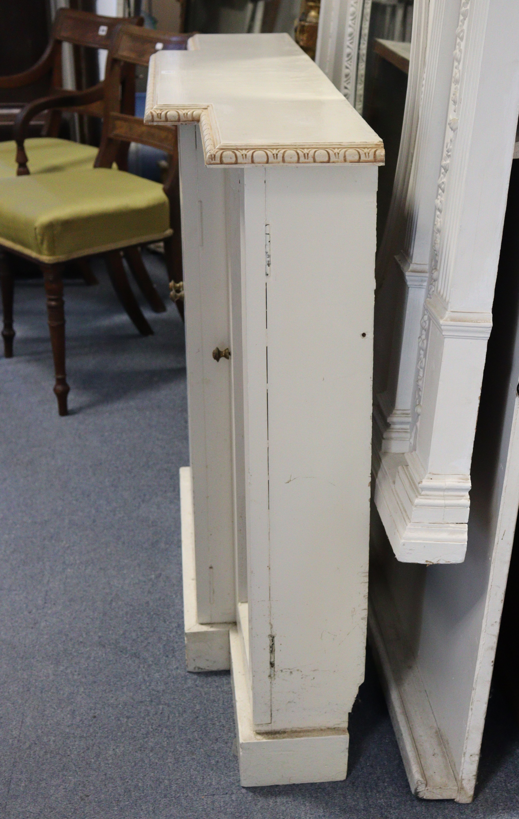 A white & cream painted wooden break-front radiator cover with moulded edge enclosed by two pairs of - Image 4 of 7