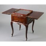 AN EARLY 20thC MAPPIN & WEBB MAHOGANY DRINKS TABLE, the hinged rectangular top enclosing a removable