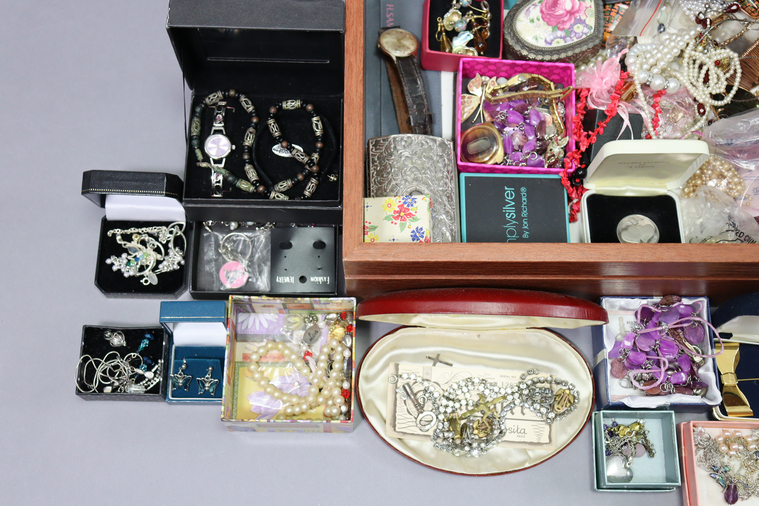 Fiver various ladies & gent’s wristwatches; & various items of costume jewellery. - Image 3 of 4