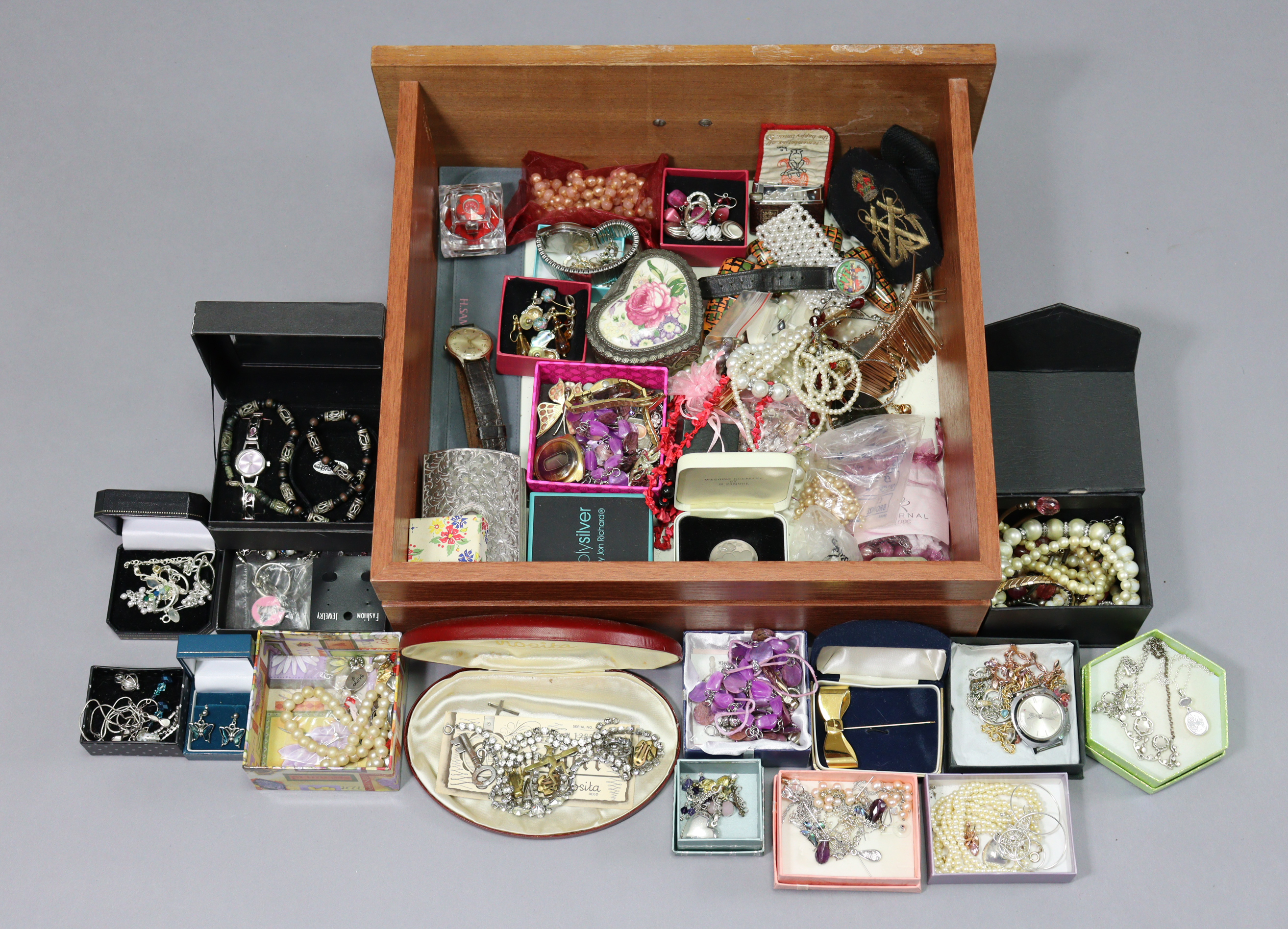 Fiver various ladies & gent’s wristwatches; & various items of costume jewellery.