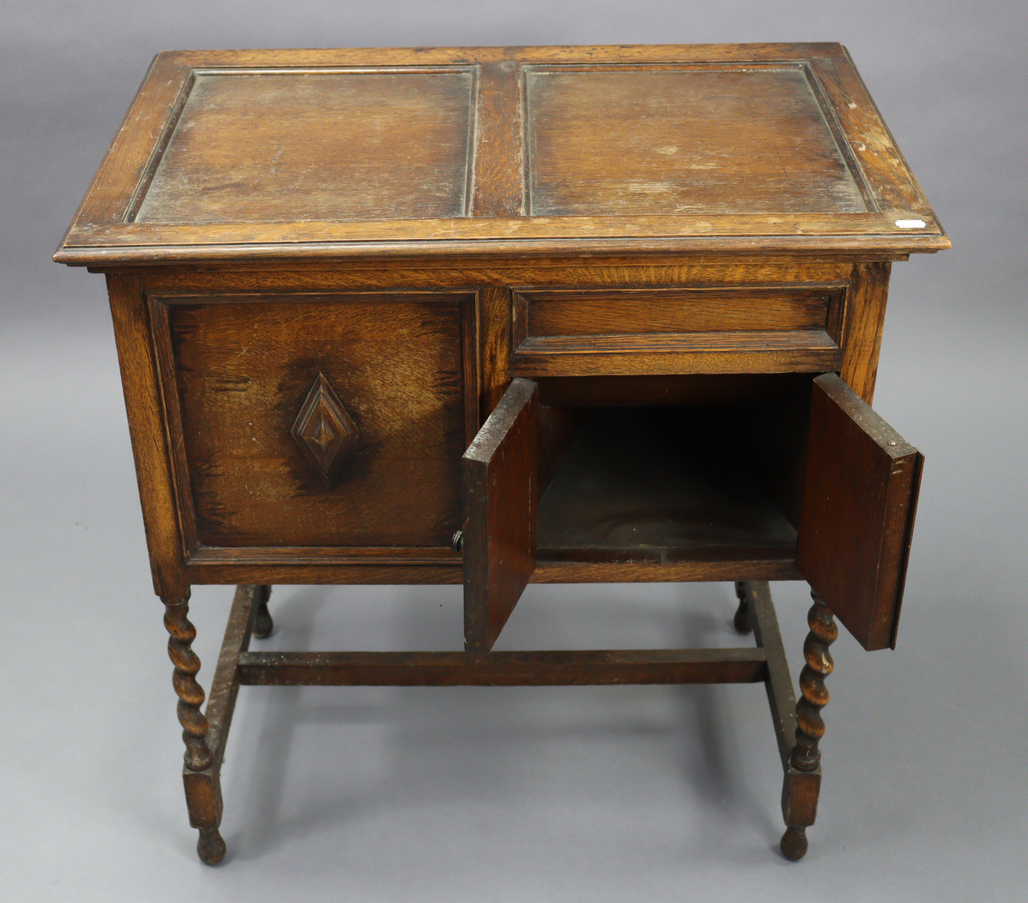 A 1930’s floor-standing gramophone in oak case enclosed by hinged lift-lid, & on short barley- - Image 3 of 3