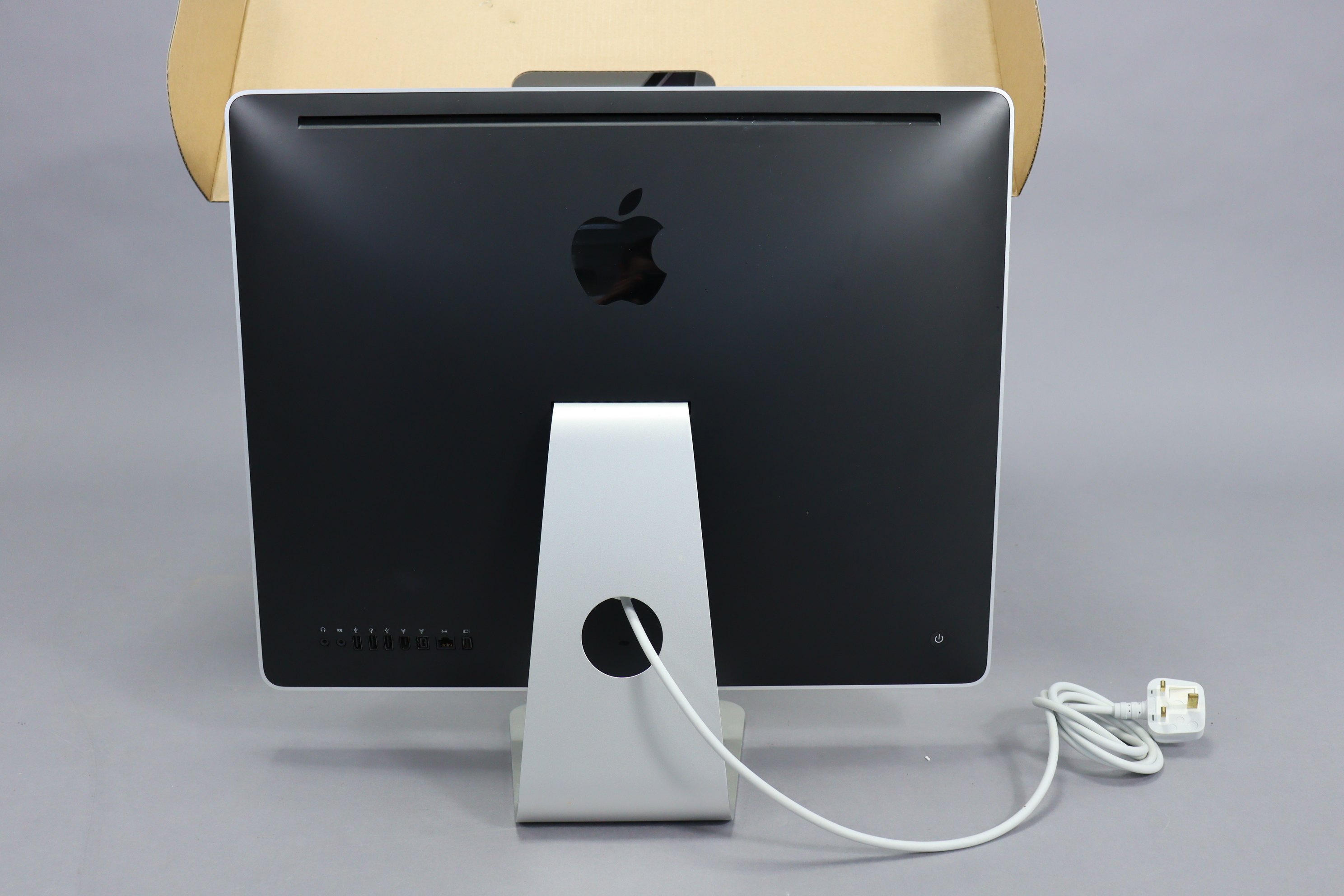 An Apple “Imac” computer, boxed. - Image 3 of 7
