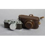 A LEICA III B CAMERA (NO. 281294) with an Ernst Leitz Wetzlar F=5cm lens; & with a leather case.