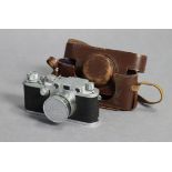 A LEICA III F CAMERA (NO. 672208) with an Ernst Leitz Wetzlar F=5cm lens; & with a leather case.