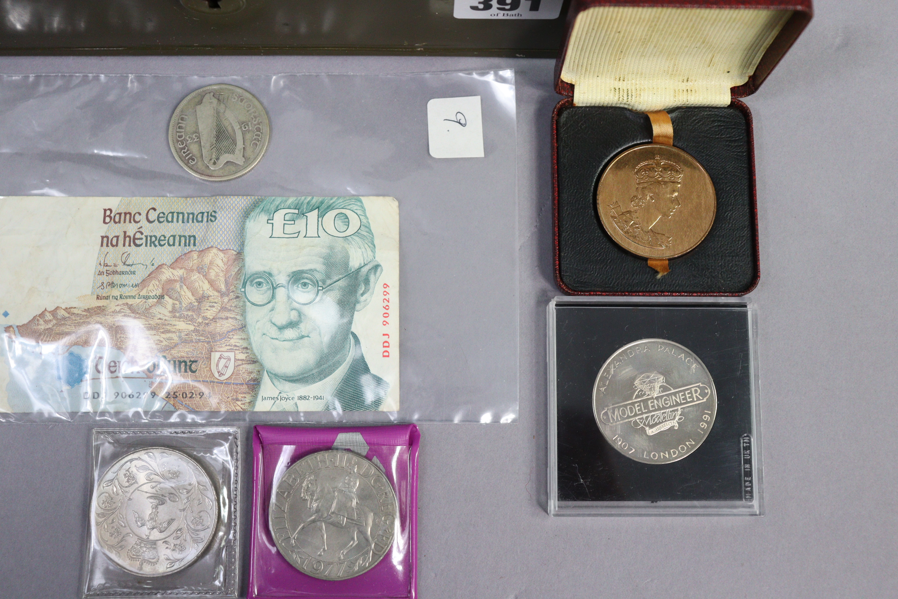 An Irish £10 note (1995-2002); various British coins & commemorative crowns, foreign coins, etc. - Image 4 of 5