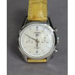 A TAG-HEUER CARRERA CHRONOGRAPH GENT’S WRISTWATCH, the mother-of-pearl dial with baton numerals,