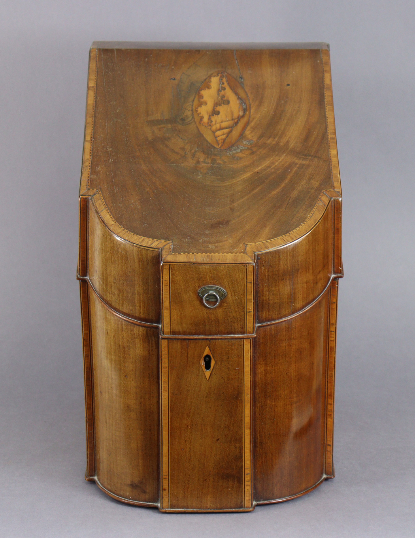 A George III inlaid mahogany knife box with marquetry shell to the sloping hinged lid, enclosing