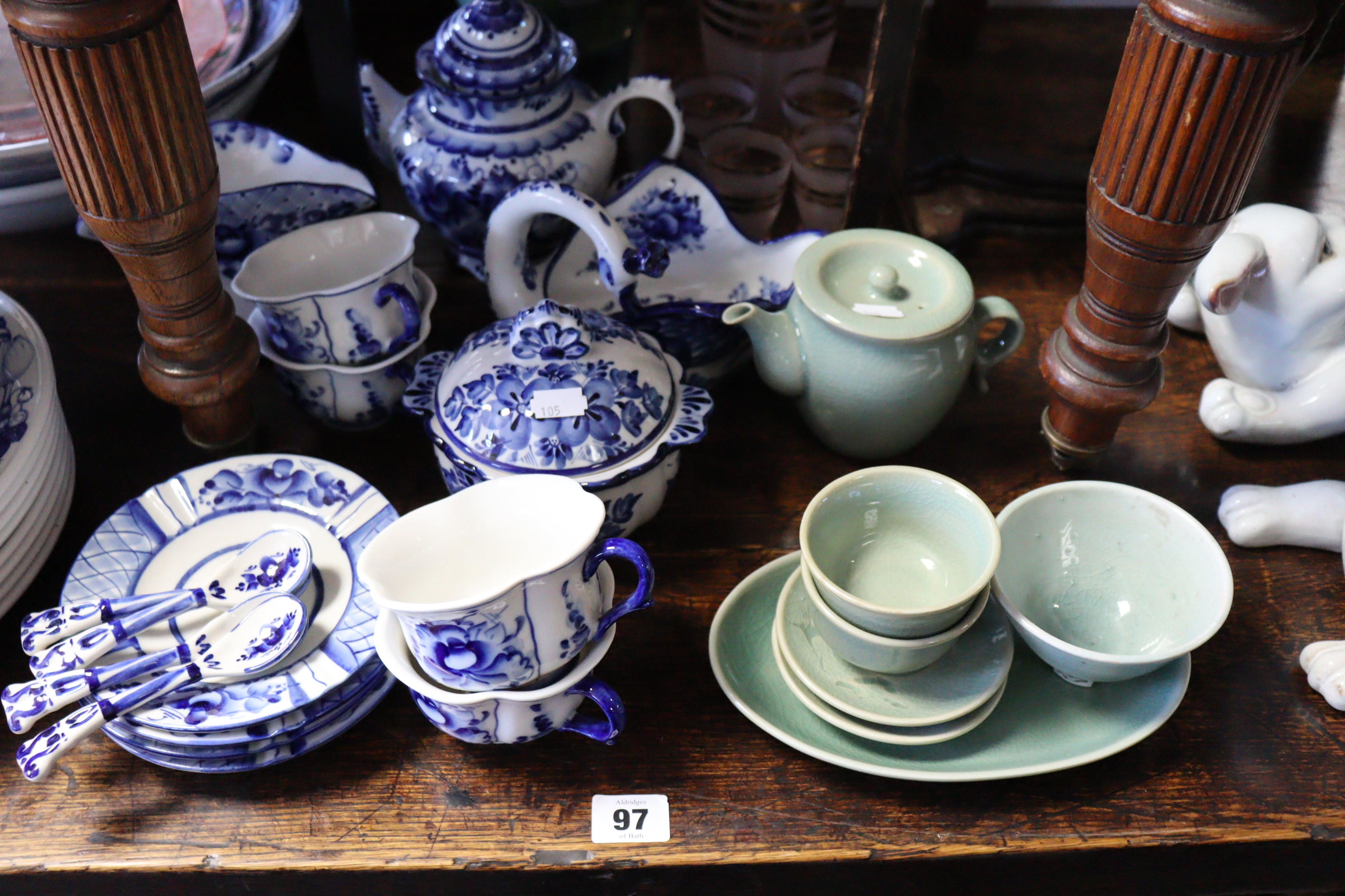 Various items of decorative china, pottery, & glassware.