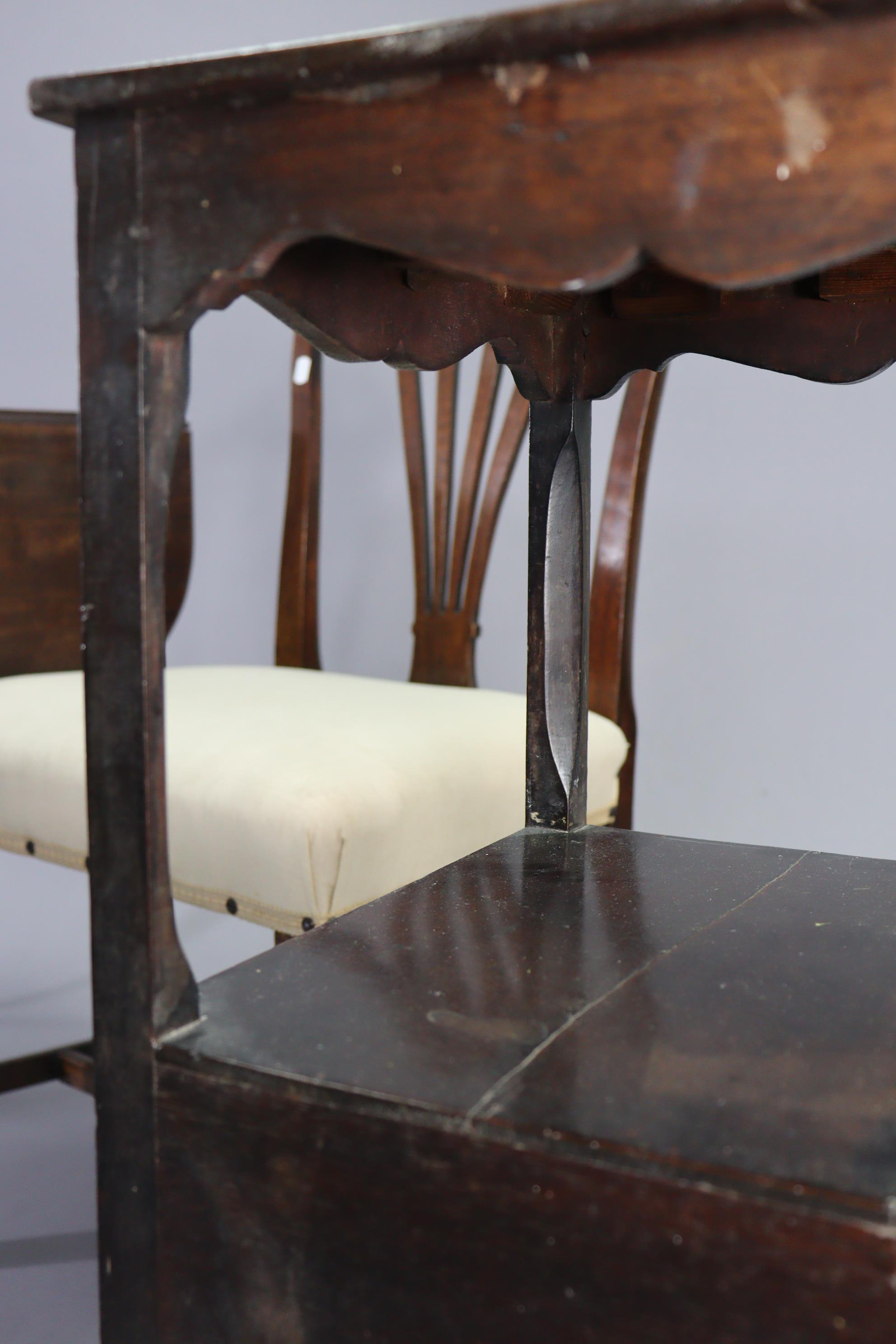 An early 19th century mahogany Pembroke table fitted end drawer & on square legs with brass castors, - Image 7 of 10