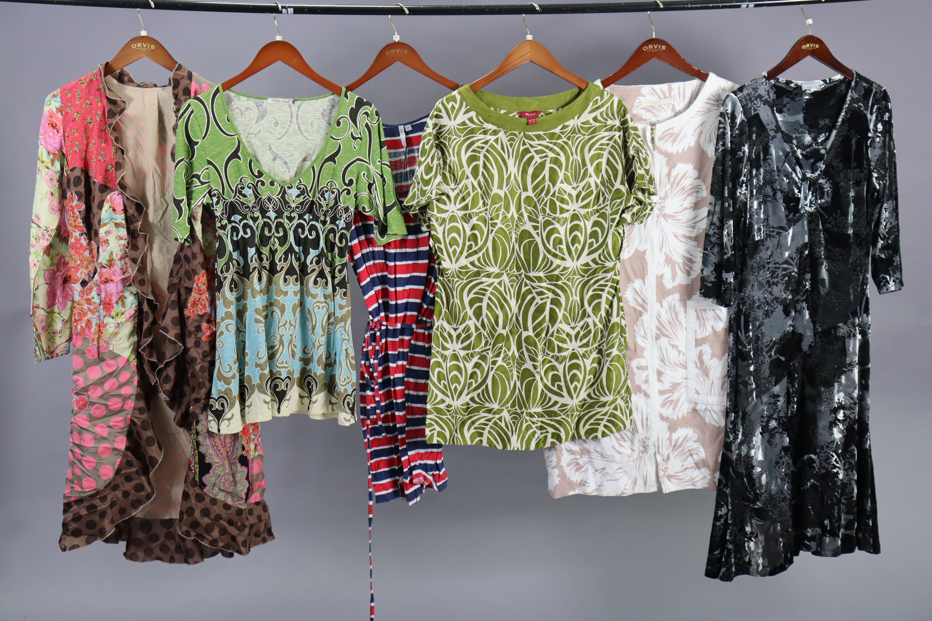 Fourteen various vintage dresses; & various other items of vintage clothing. - Image 3 of 4