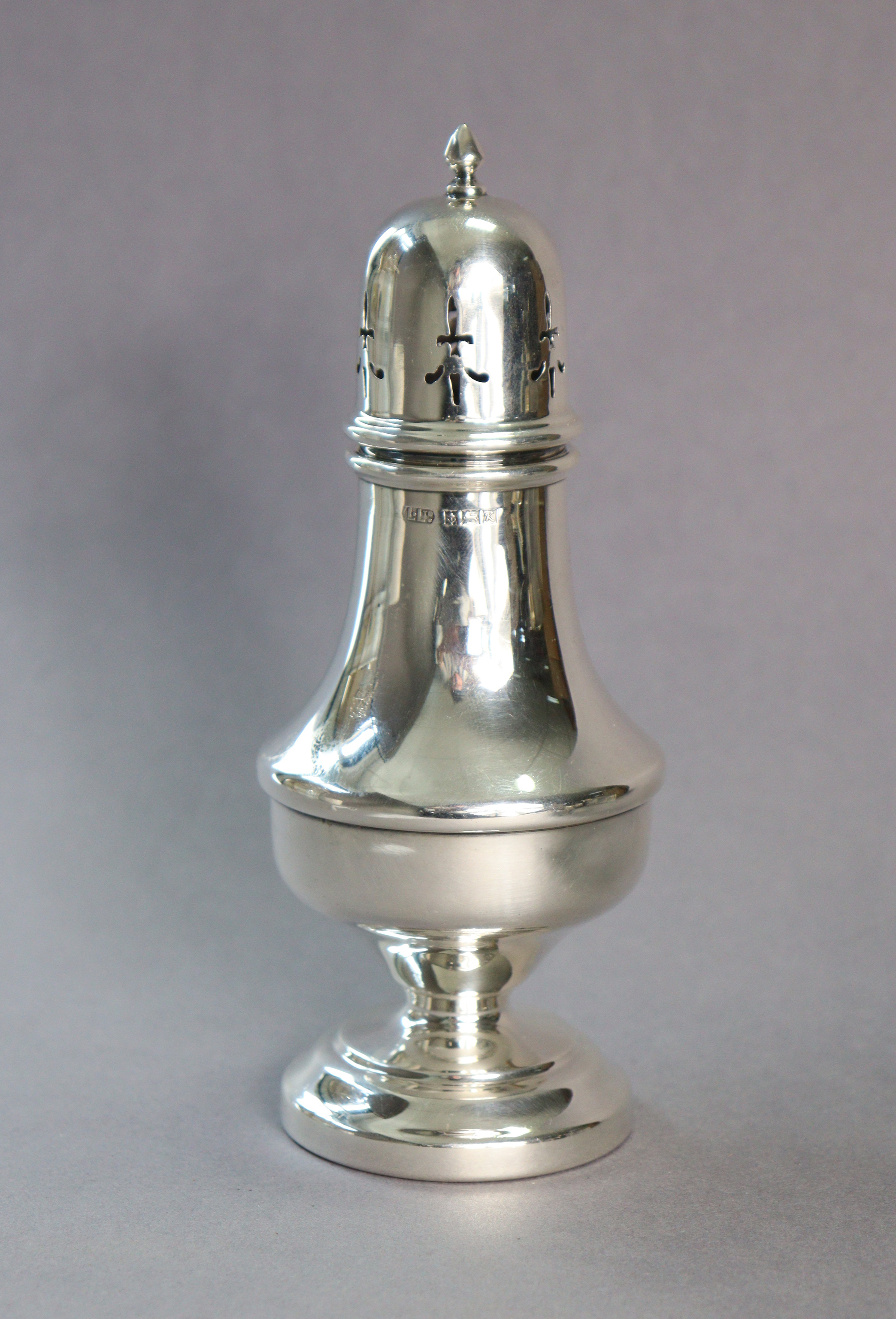 An Elizabeth II silver baluster-shaped sugar castor on round pedestal foot, 6½” high, Birmingham