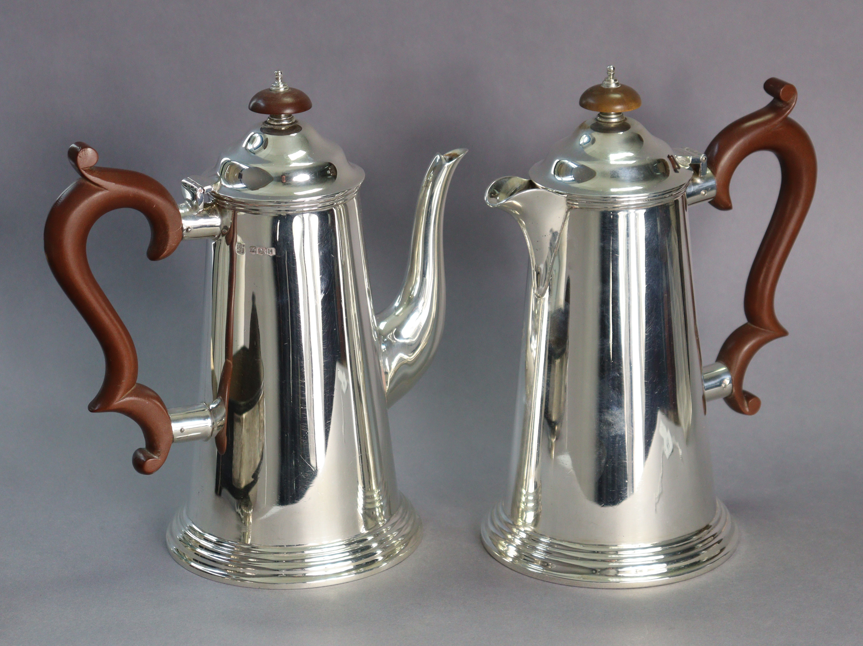 A George IV silver coffee pot of plain round tapered form with domed hinged cover & on moulded foot,