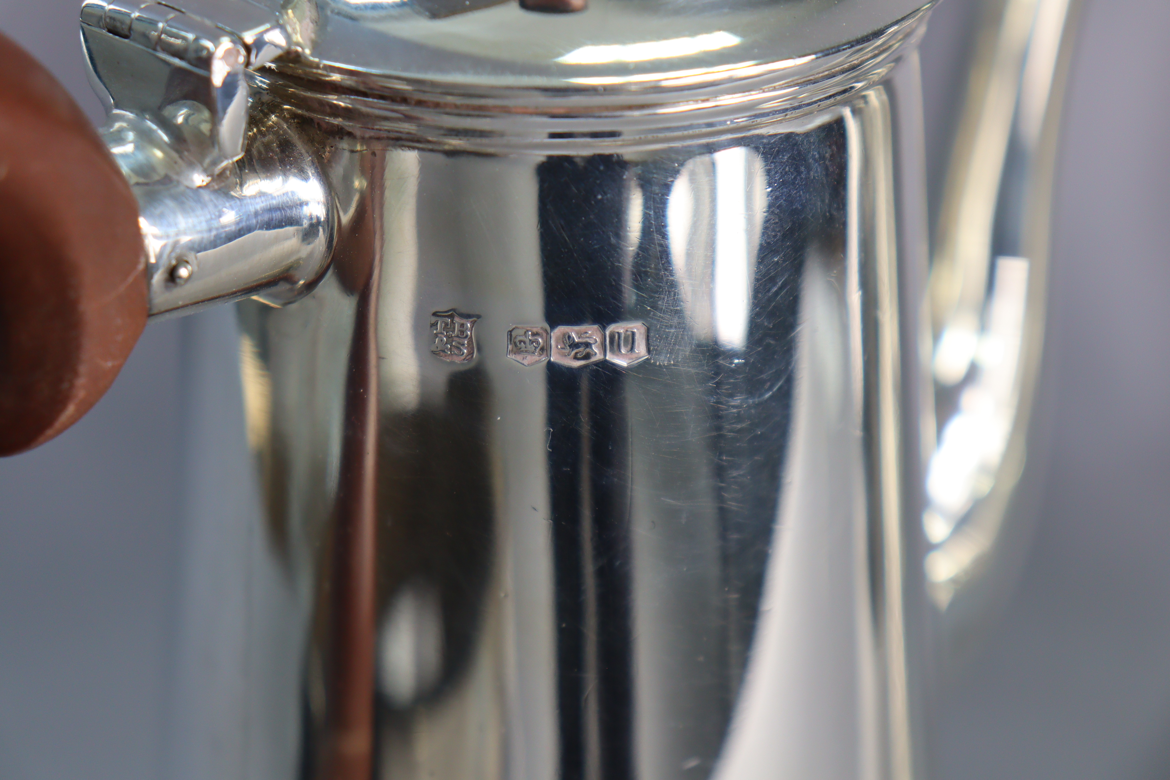 A George IV silver coffee pot of plain round tapered form with domed hinged cover & on moulded foot, - Image 3 of 5