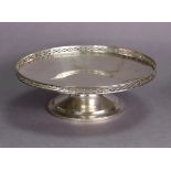 A George V silver low circular comport with pierced rim, on round pedestal foot, 8” dia. x 2½” high,