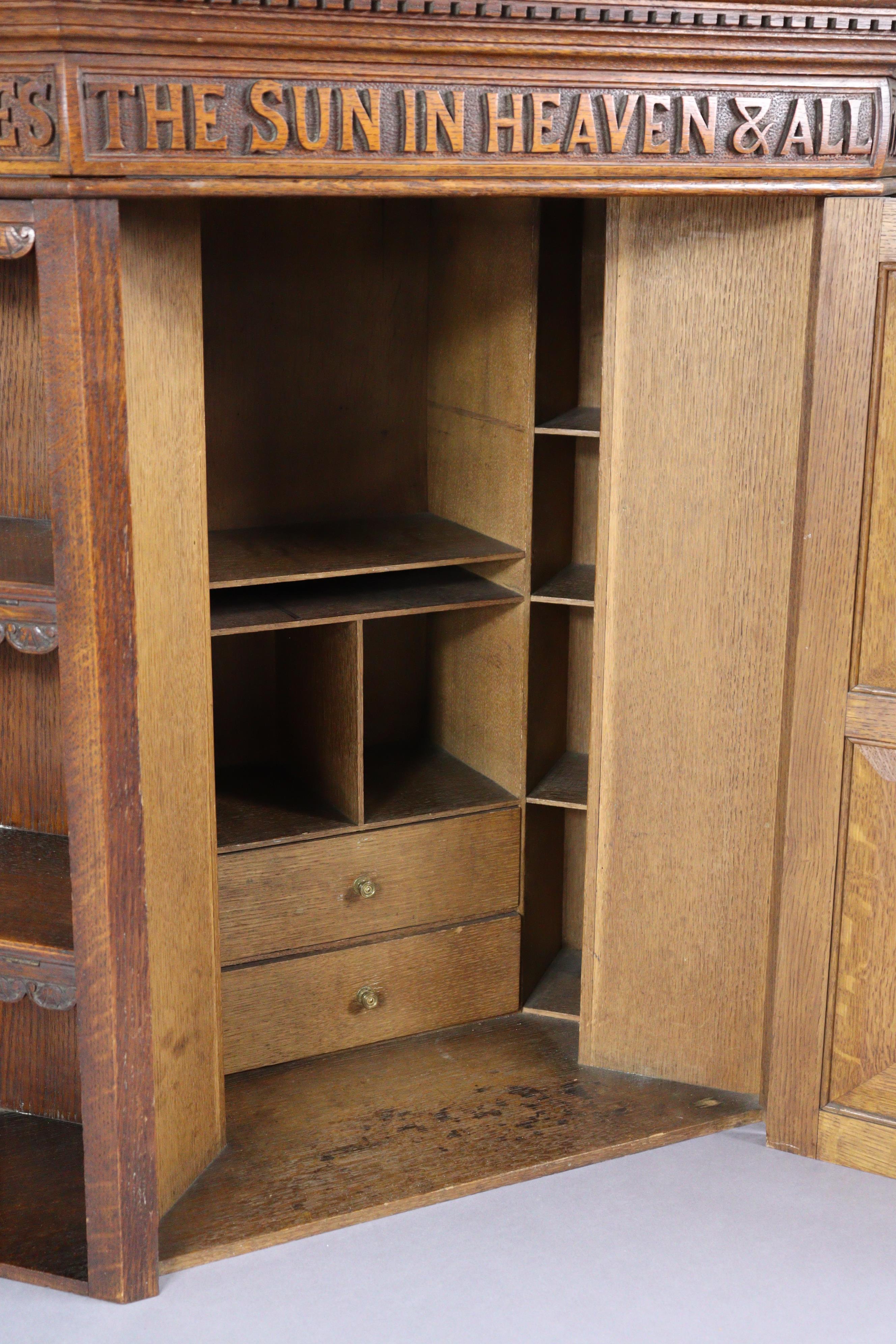 A well-made late 19th/early 20th century oak hanging corner cupboard, the dentil cornice with carved - Bild 6 aus 8