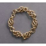 A 9ct gold flexible bracelet comprising circular, figure-of-eight, & circular links, 7½” long (27.