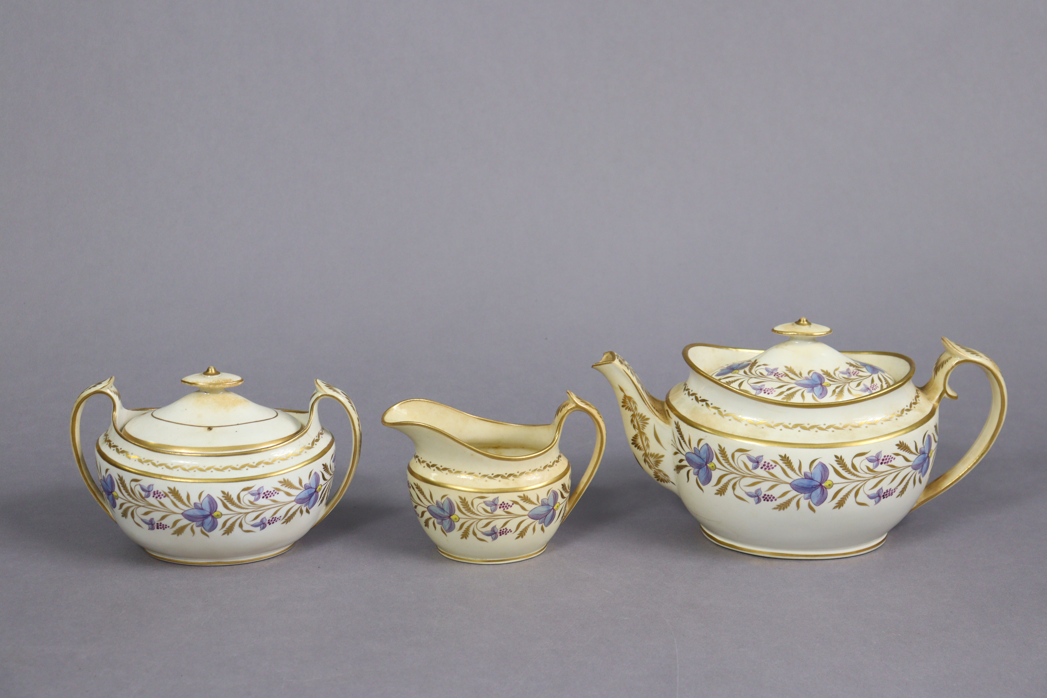 An early 19th century English porcelain thirty-nine piece part tea-coffee service with floral & gilt - Image 8 of 13