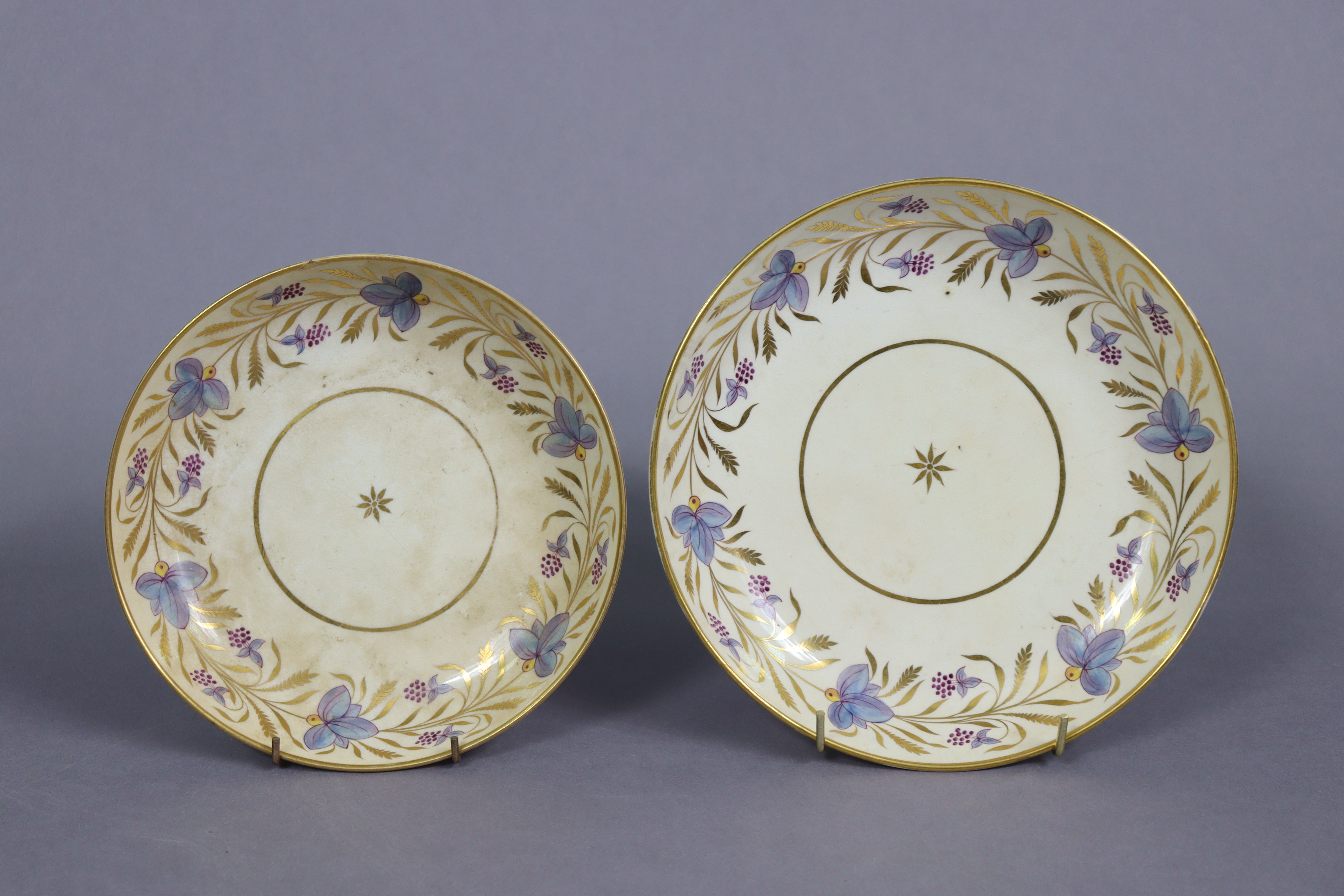 An early 19th century English porcelain thirty-nine piece part tea-coffee service with floral & gilt - Image 7 of 13