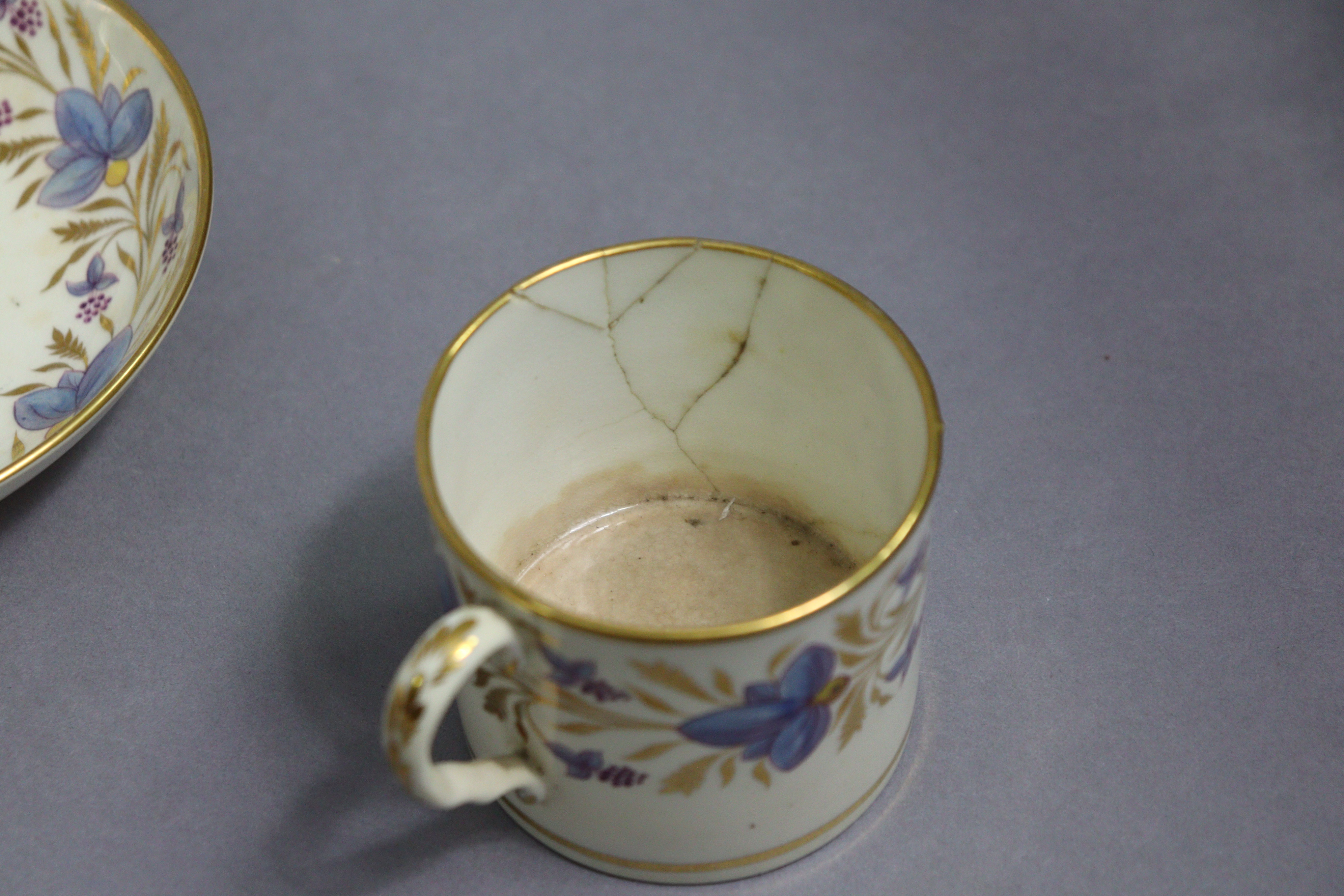 An early 19th century English porcelain thirty-nine piece part tea-coffee service with floral & gilt - Image 5 of 13