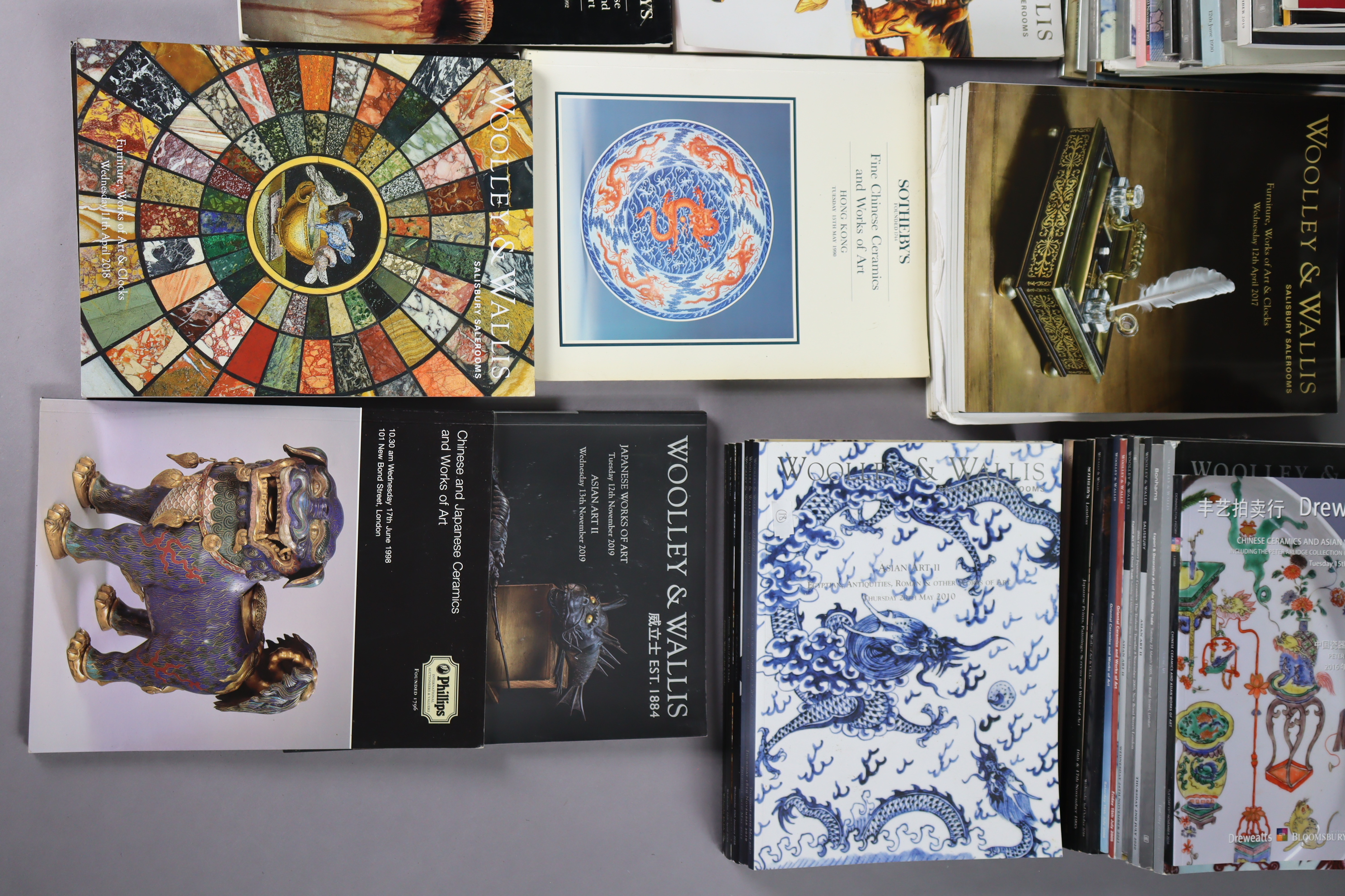 A collection of approx. 90 auction catalogues mostly relating to Asian Art, Chinese porcelain, & - Image 2 of 9