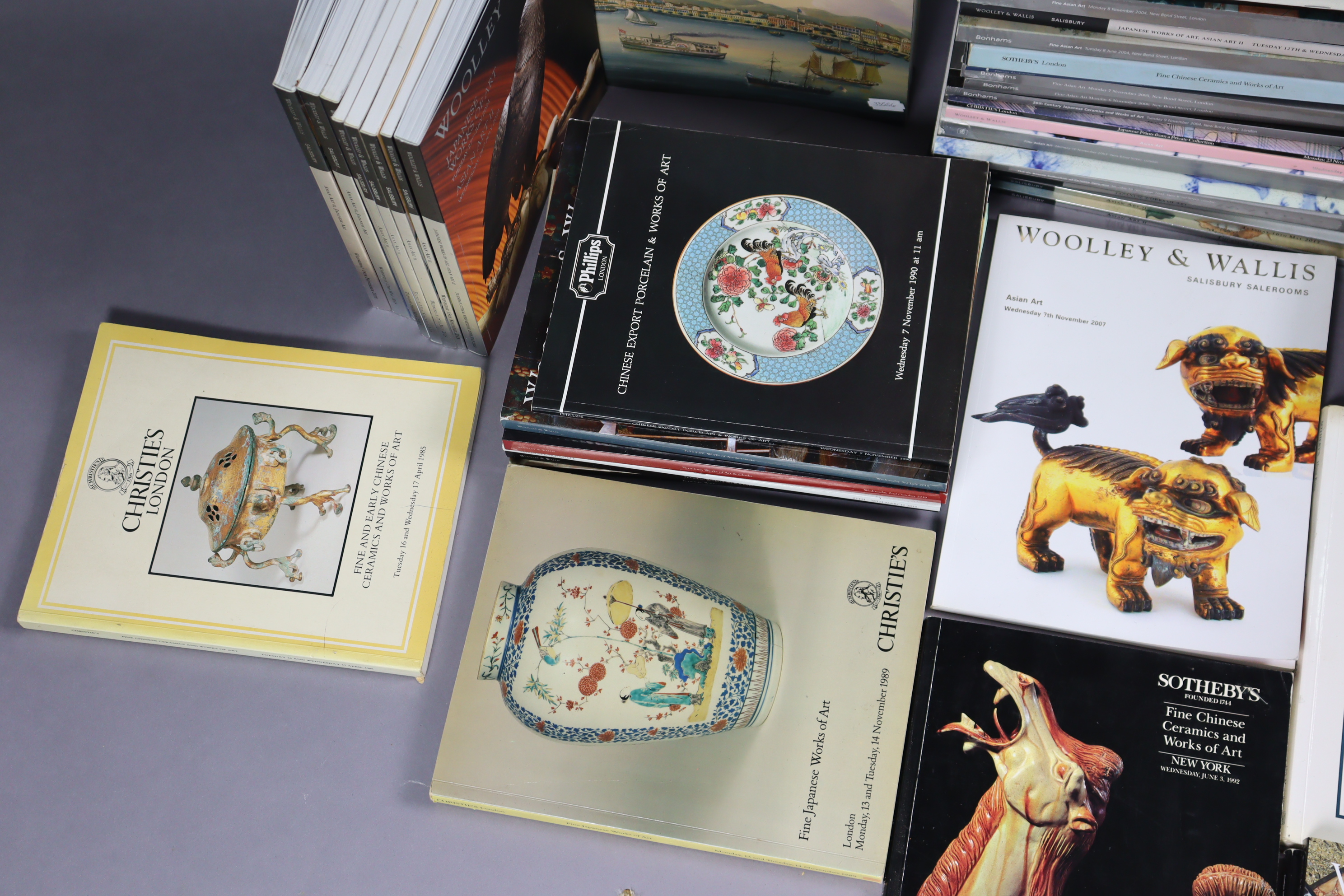 A collection of approx. 90 auction catalogues mostly relating to Asian Art, Chinese porcelain, & - Image 3 of 9