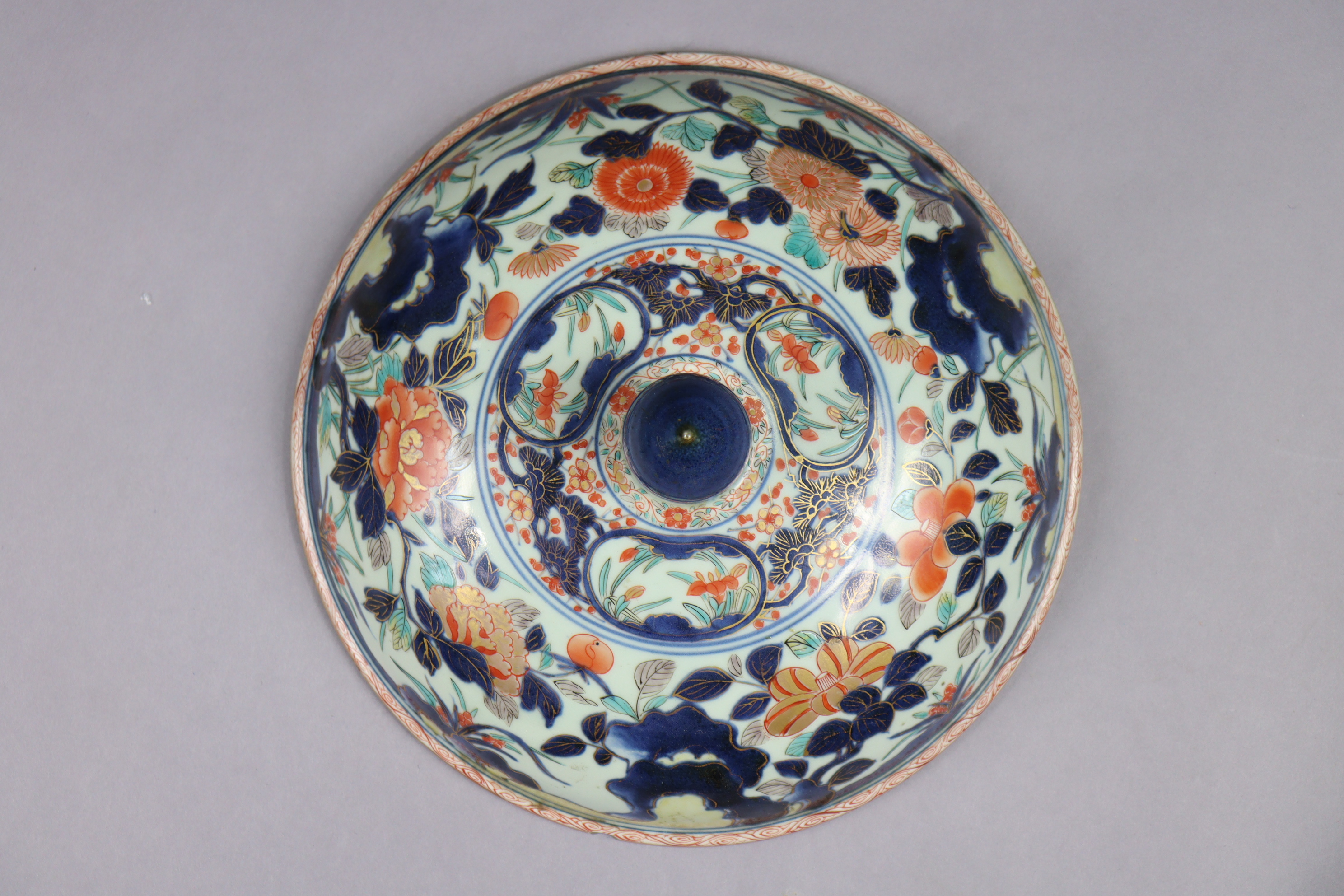 A 17th/18th century Japanese porcelain large circular pot & cover, with all-over lmari decoration, - Image 8 of 11