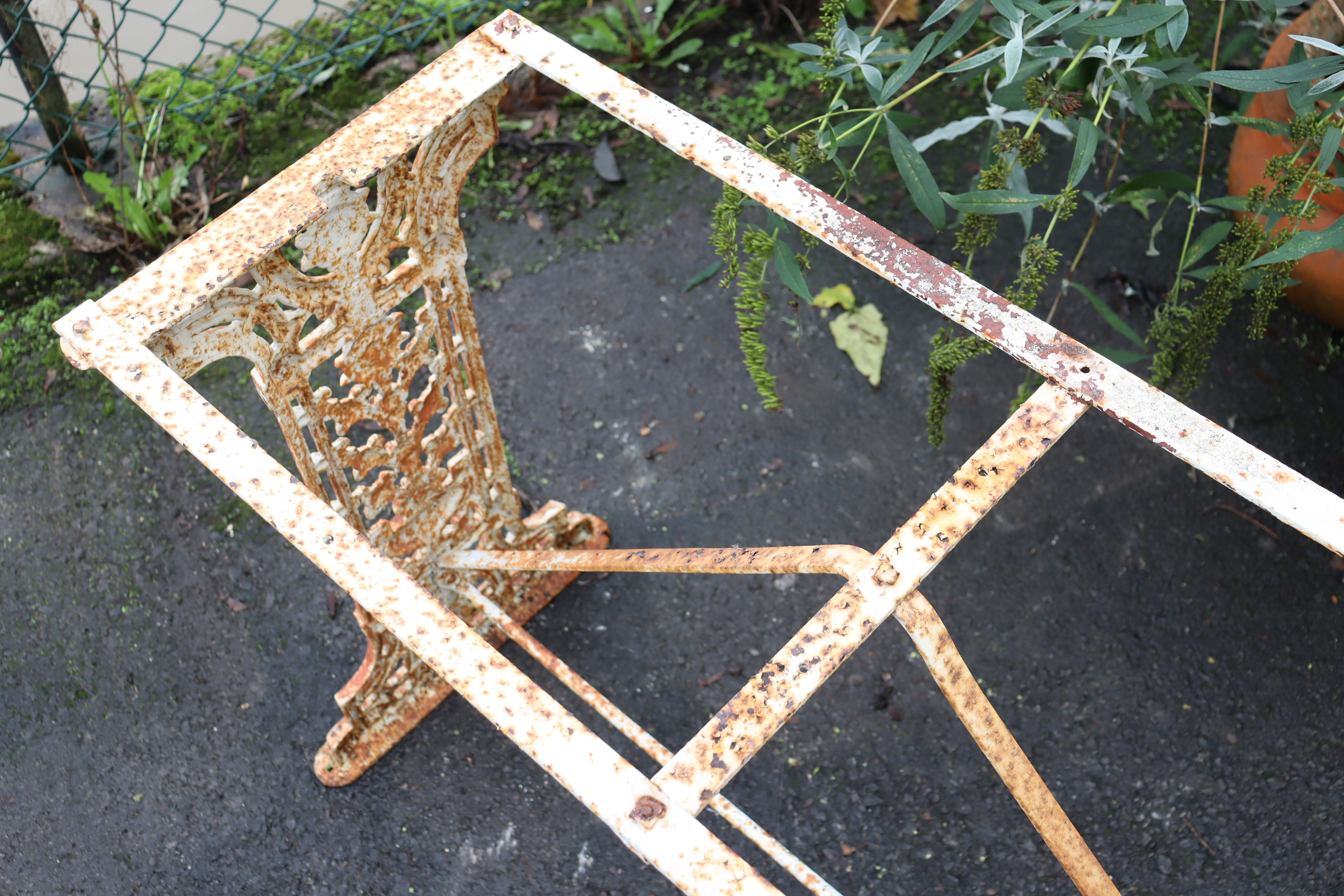 A 19th century cast iron garden table, the pierced ends of foliate design with rectangular stone - Image 5 of 5