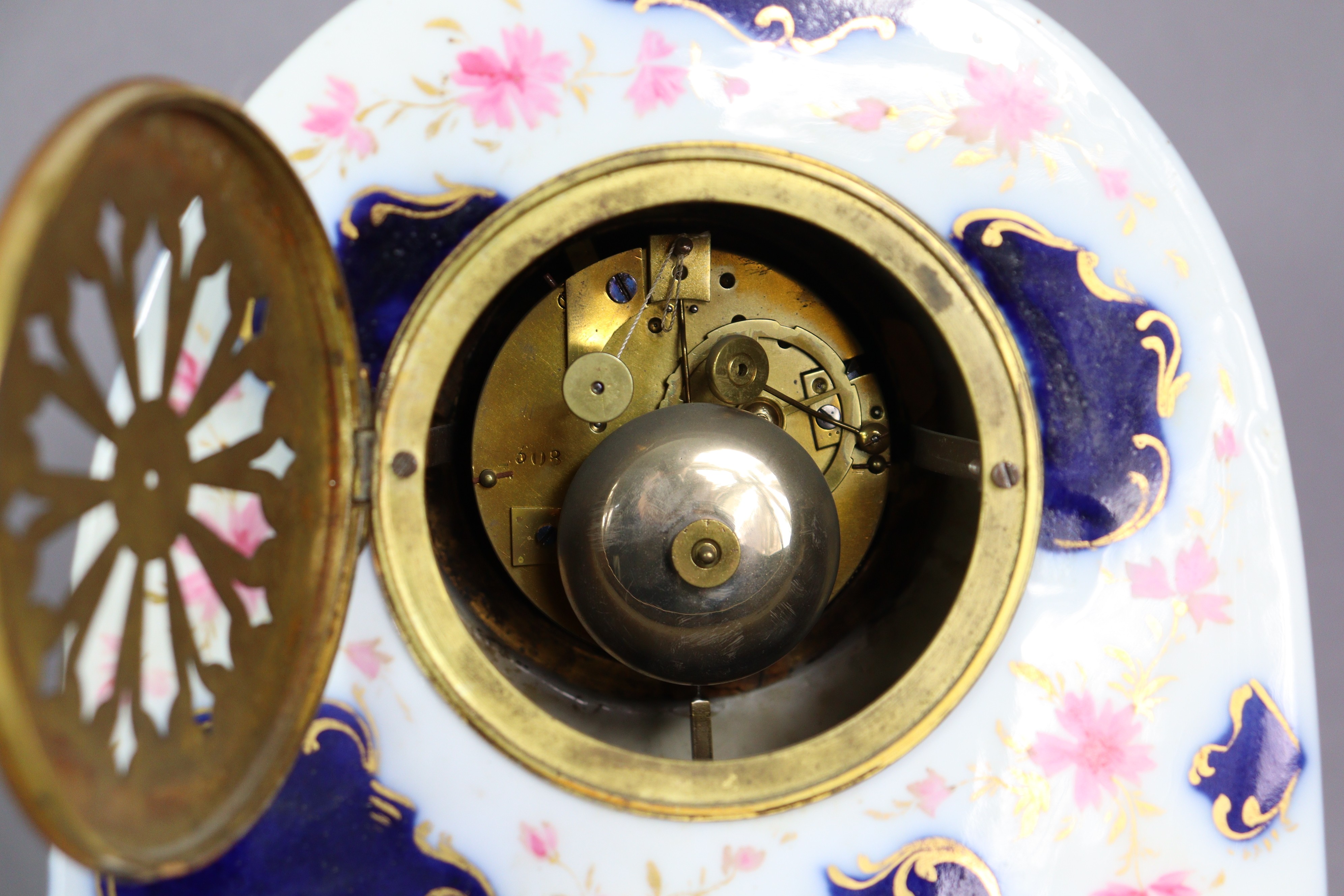 A mid-19th century French porcelain mantel clock with 4½” dia. gilt-metal & silvered dial, silk - Image 4 of 5