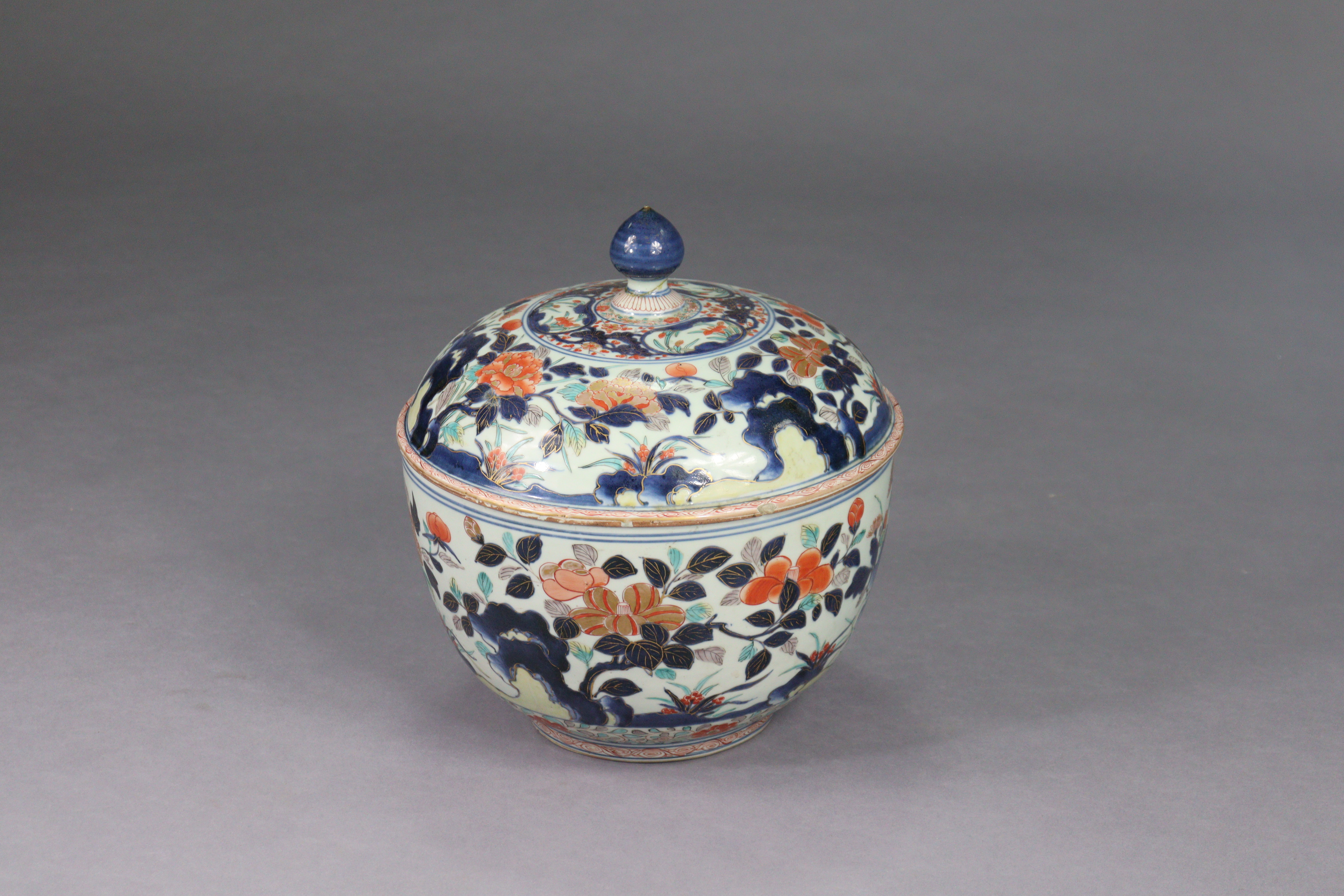 A 17th/18th century Japanese porcelain large circular pot & cover, with all-over lmari decoration, - Image 7 of 11